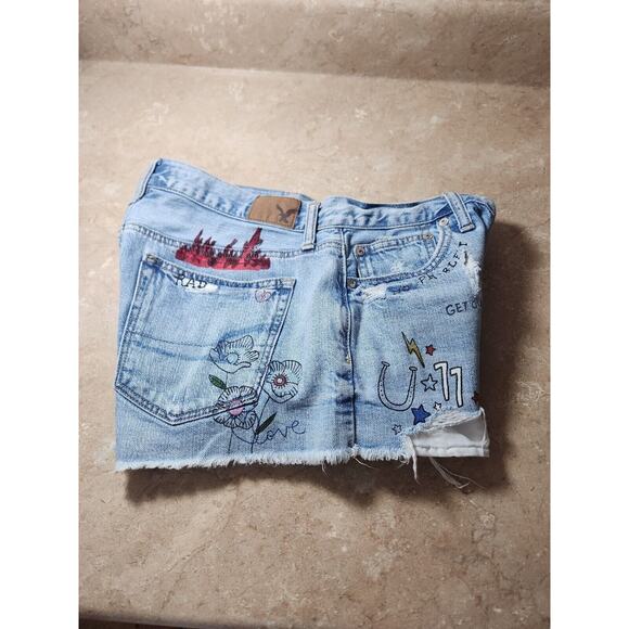 American Eagle SZ 6 Graffiti Print Denim Cutoff Shorts‎ Distressed Button Fly - Picture 4 of 6